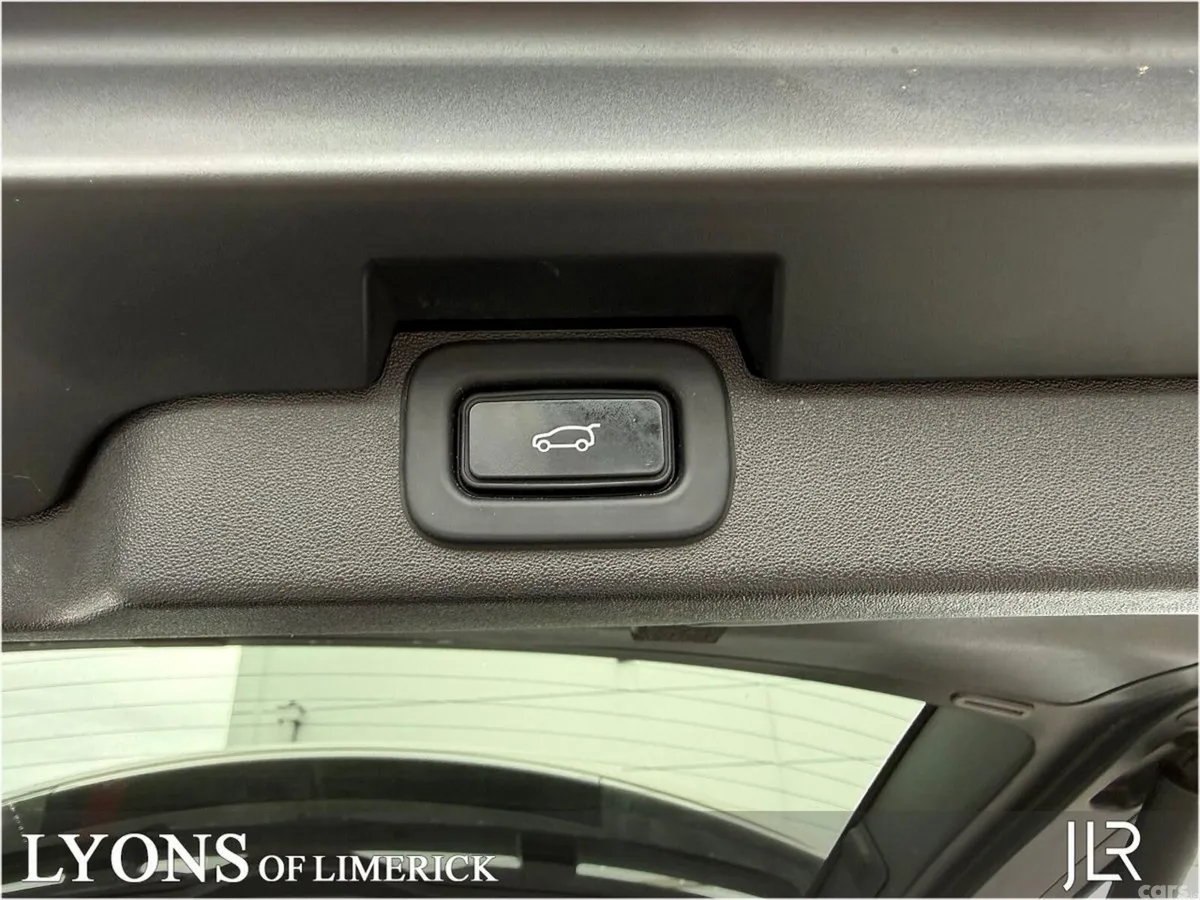 Land Rover Discovery SUV, Diesel, 2022, Grey