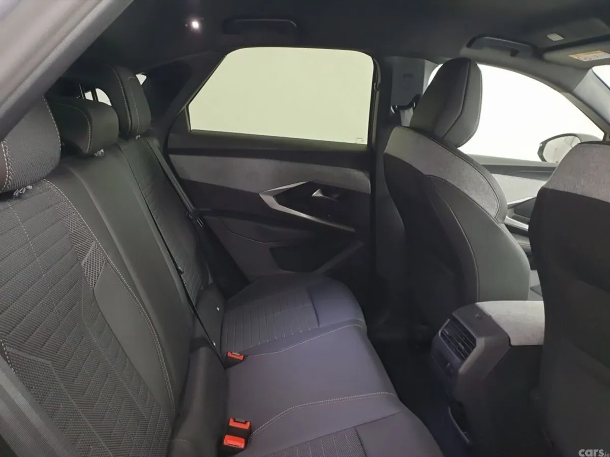 Peugeot 3008 MPV, Petrol, 2025, Grey