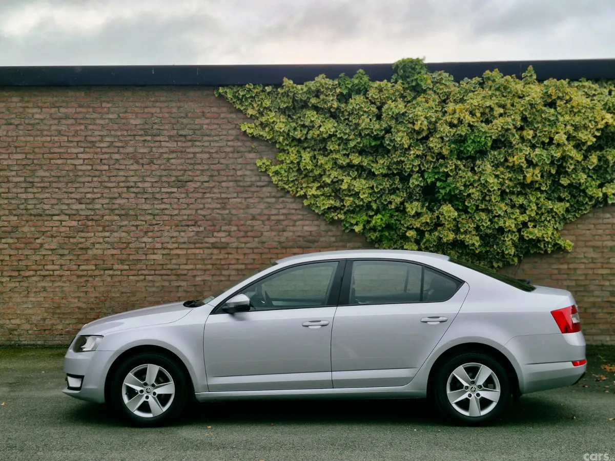 Skoda Octavia Saloon, Diesel, 2016, Silver