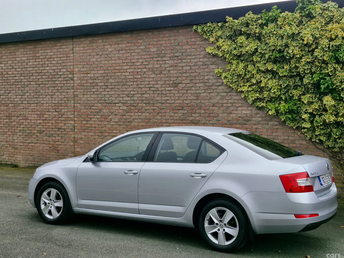 Skoda Octavia Saloon, Diesel, 2016, Silver