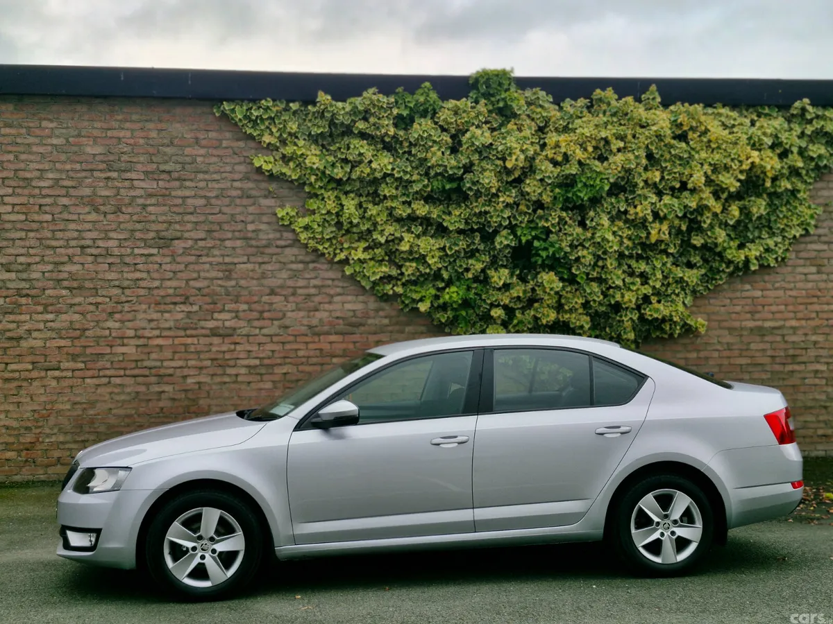 Skoda Octavia Saloon, Diesel, 2016, Silver
