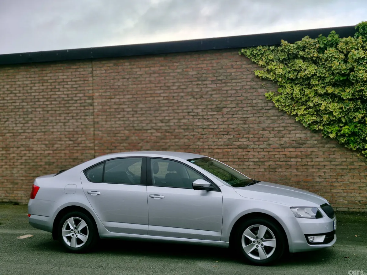 Skoda Octavia Saloon, Diesel, 2016, Silver