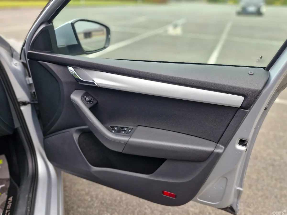 Skoda Octavia Saloon, Diesel, 2016, Silver