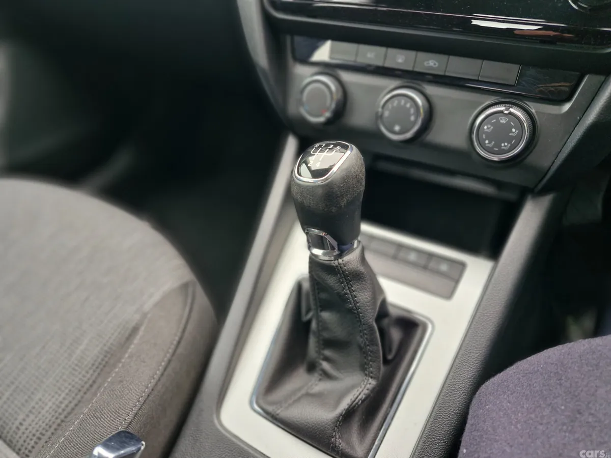 Skoda Octavia Saloon, Diesel, 2016, Silver