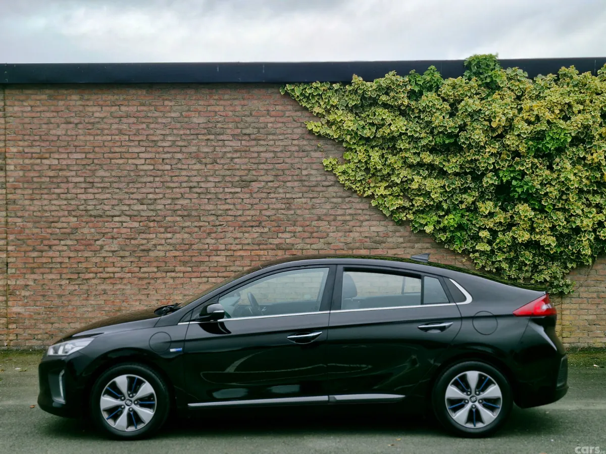 Hyundai IONIQ Hatchback, Petrol Plug-in Hybrid, 2018, Black