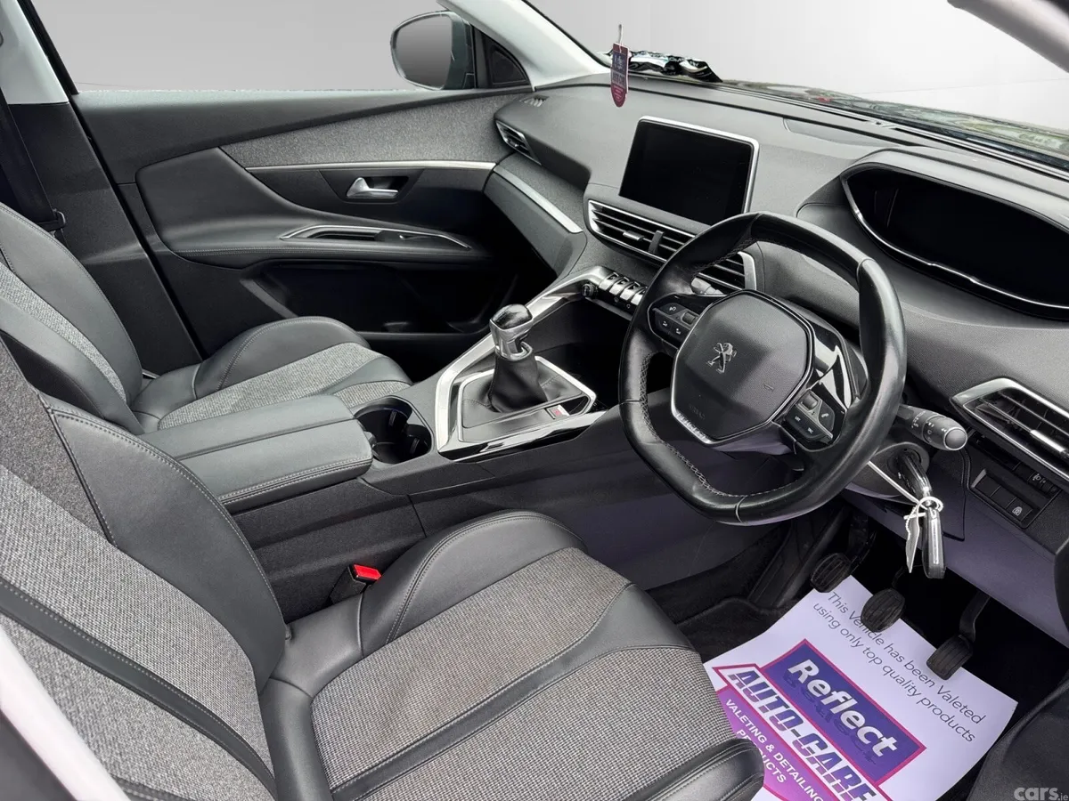 Peugeot 3008 MPV, Petrol, 2019, Black