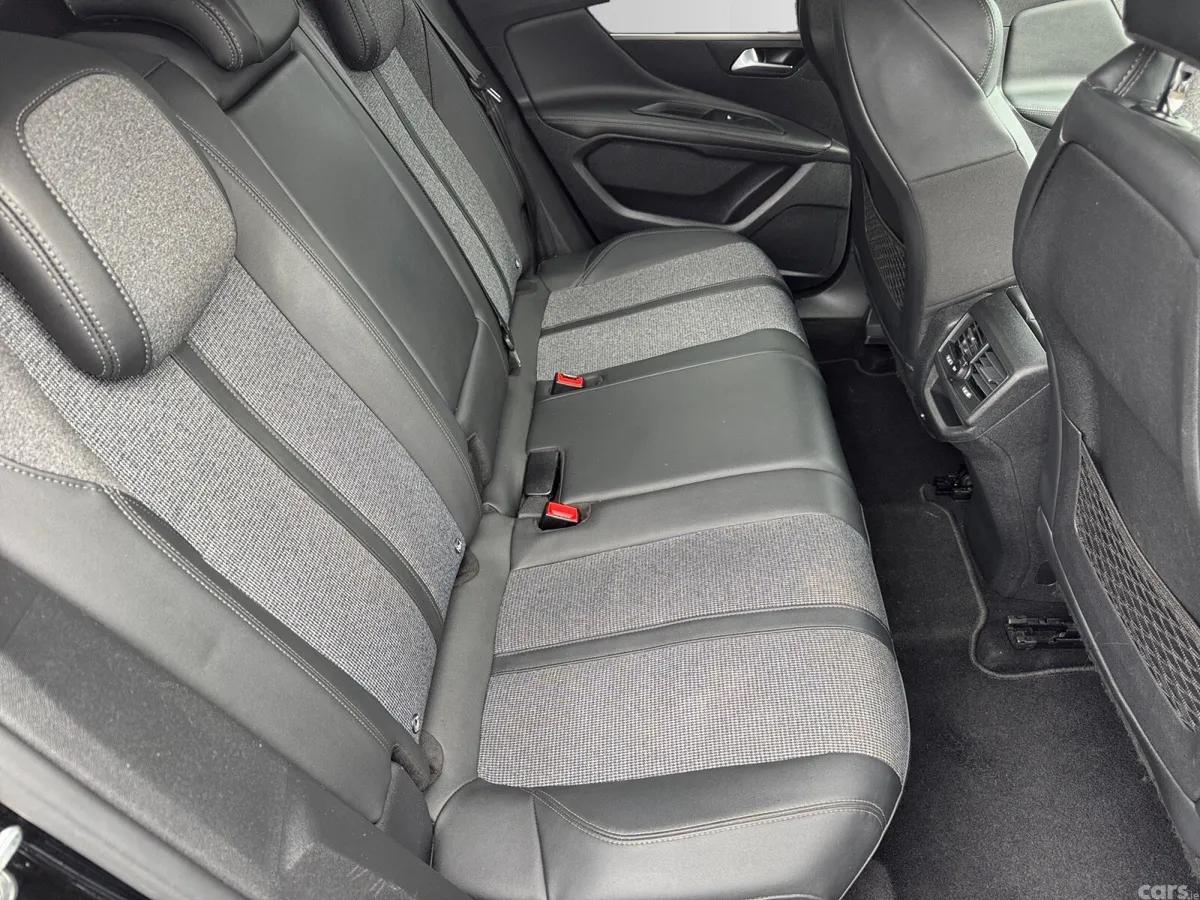 Peugeot 3008 MPV, Petrol, 2019, Black