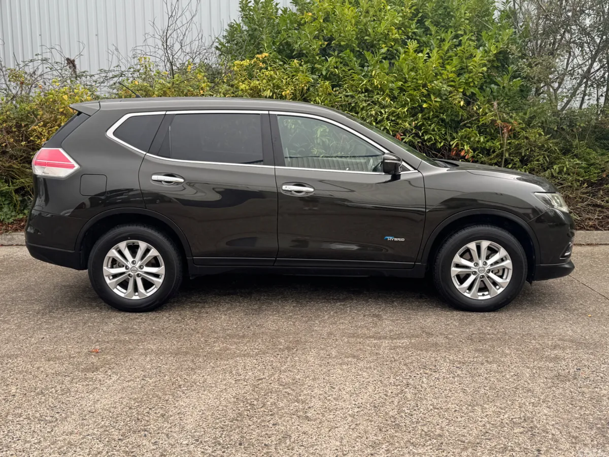 Nissan X-Trail SUV, Petrol Hybrid, 2016, Green