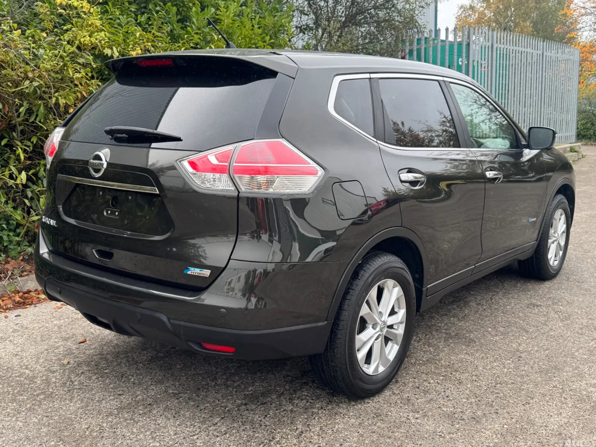 Nissan X-Trail SUV, Petrol Hybrid, 2016, Green