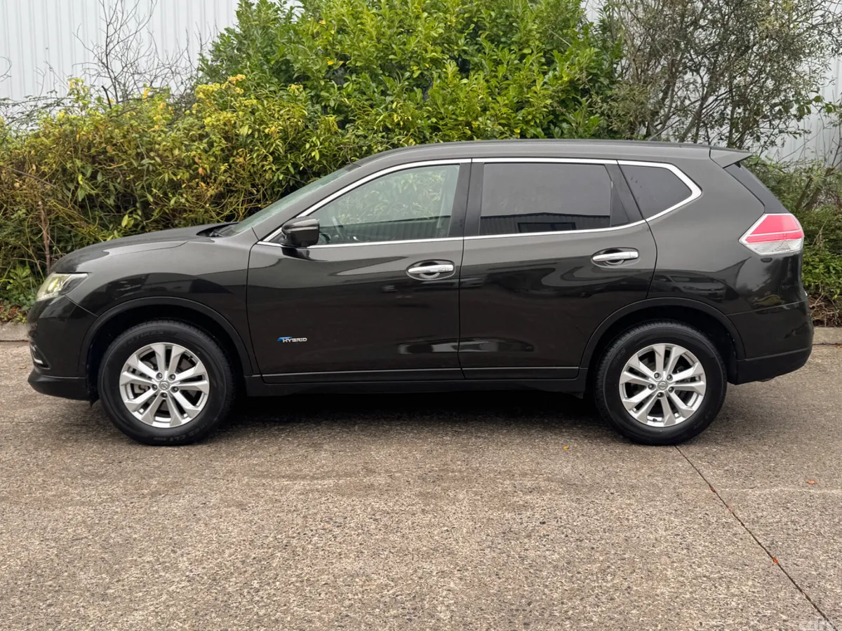 Nissan X-Trail SUV, Petrol Hybrid, 2016, Green