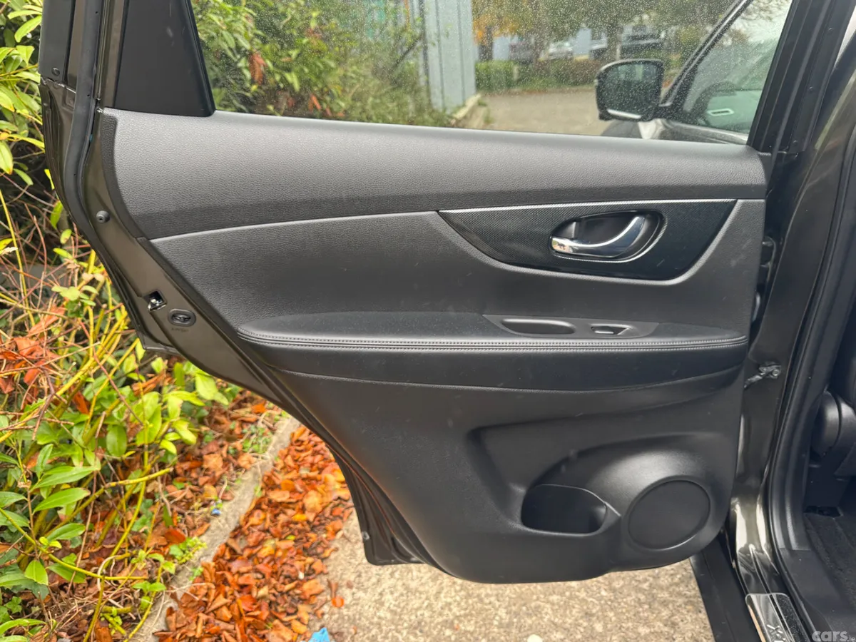 Nissan X-Trail SUV, Petrol Hybrid, 2016, Green