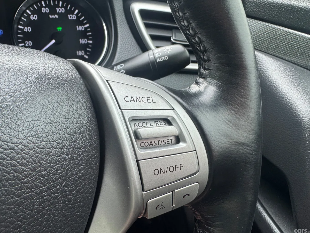 Nissan X-Trail SUV, Petrol Hybrid, 2016, Green