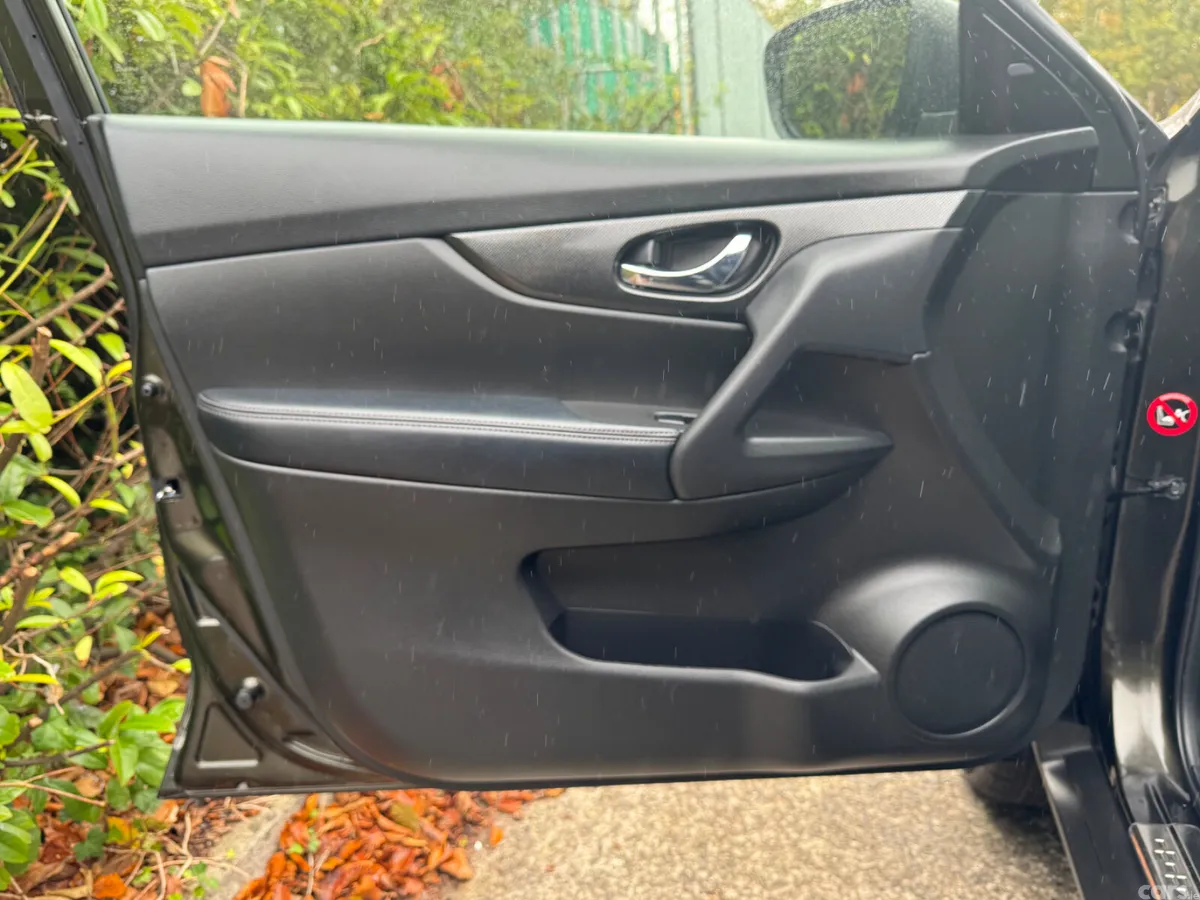 Nissan X-Trail SUV, Petrol Hybrid, 2016, Green