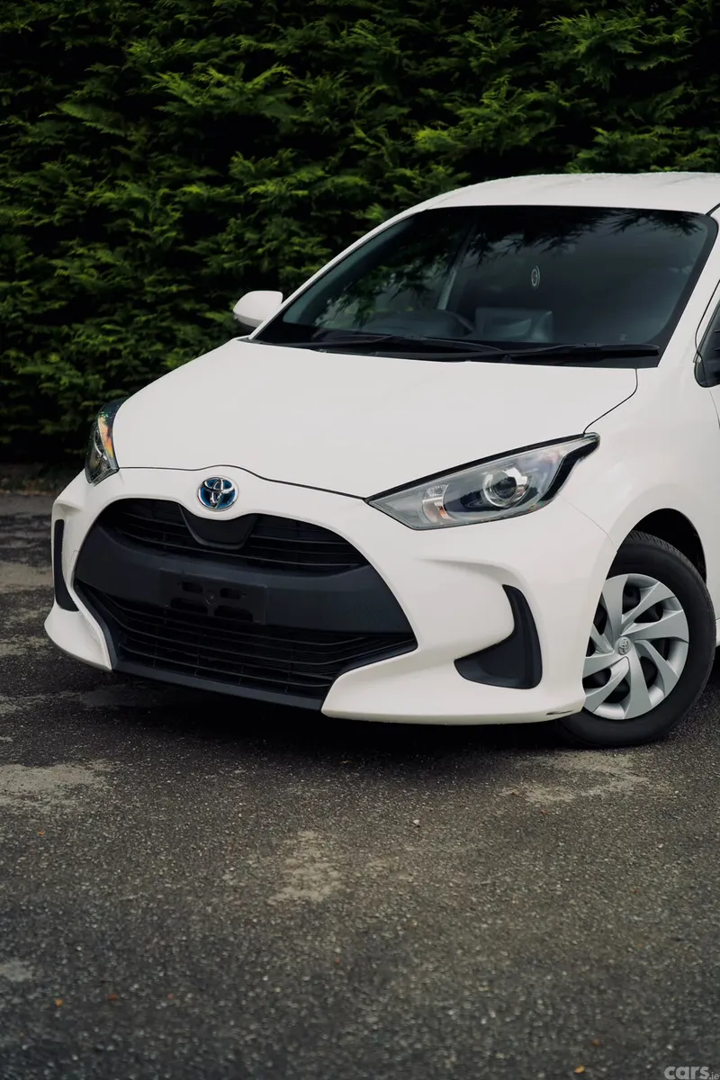 Toyota Yaris Hatchback, Petrol Hybrid, 2023, White