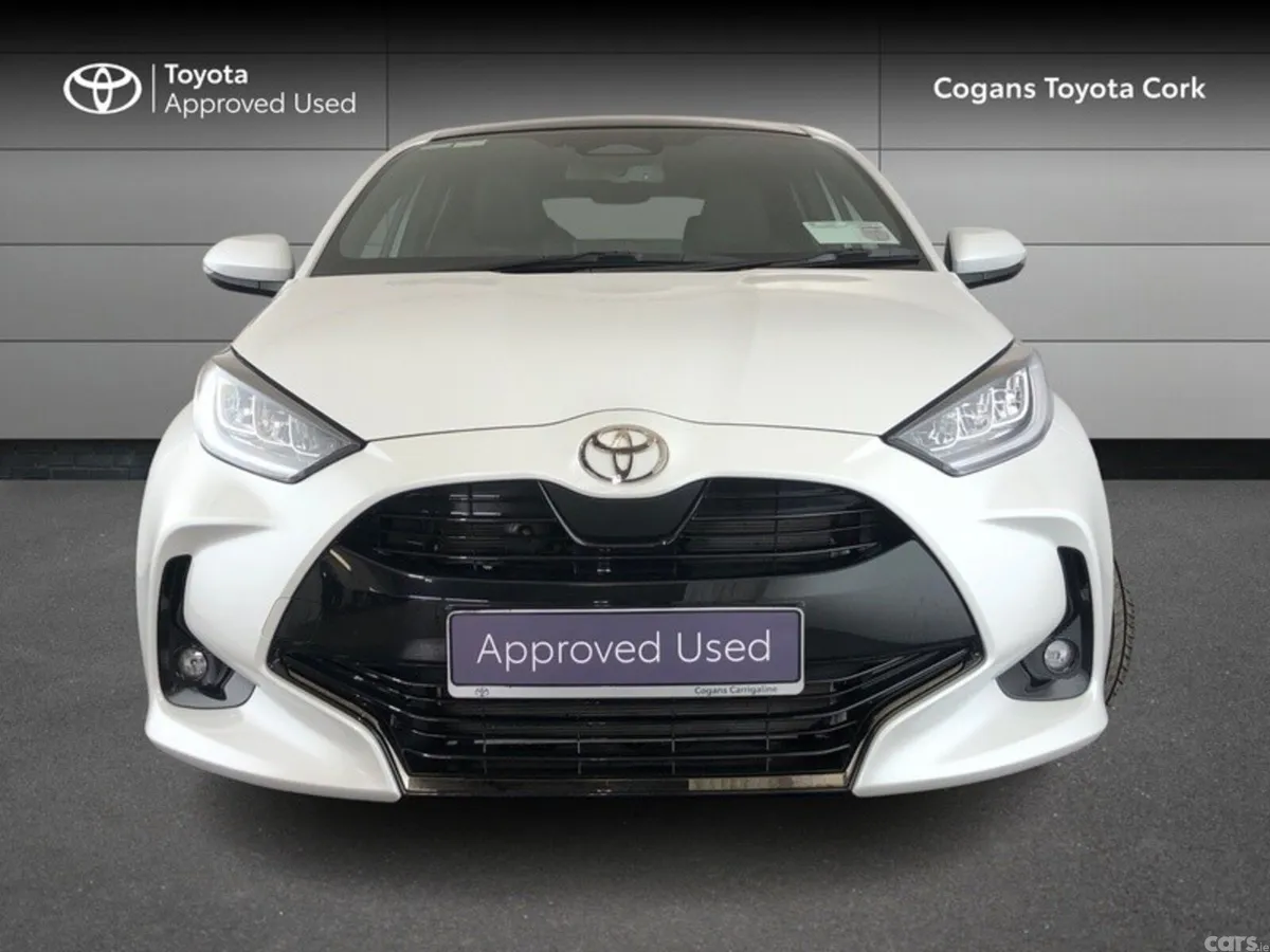 Toyota Yaris Hatchback, Petrol Hybrid, 2025, White