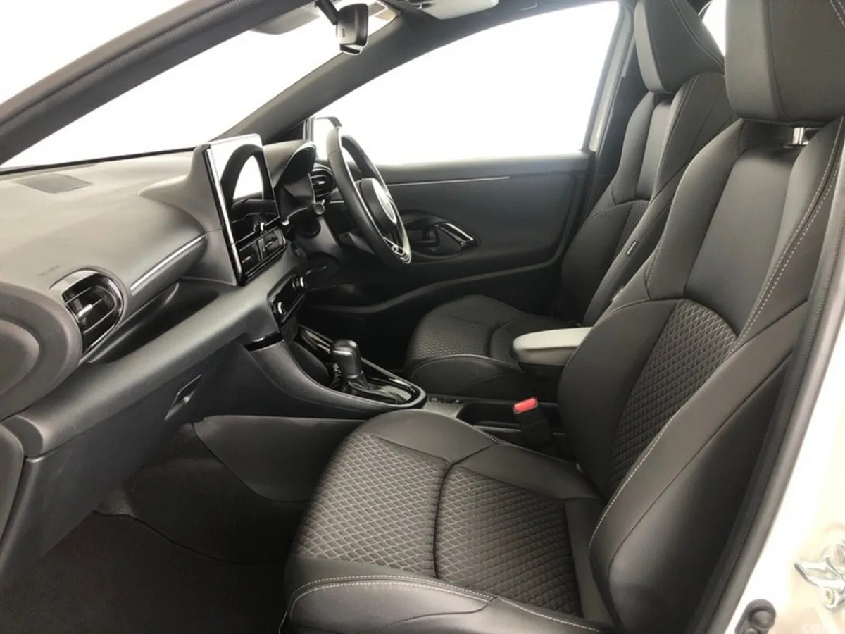 Toyota Yaris Hatchback, Petrol Hybrid, 2025, White