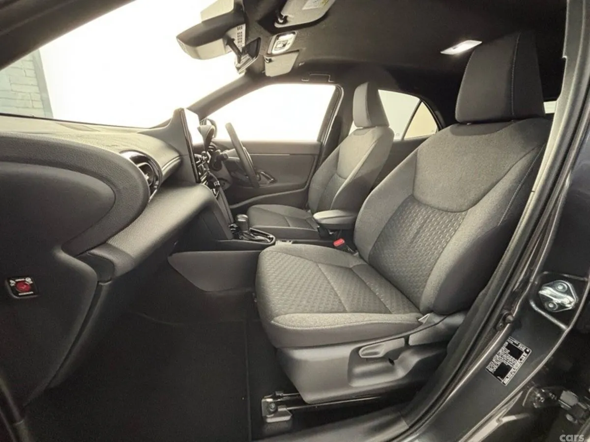 Toyota Yaris Cross Hatchback, Petrol Hybrid, 2026, Grey