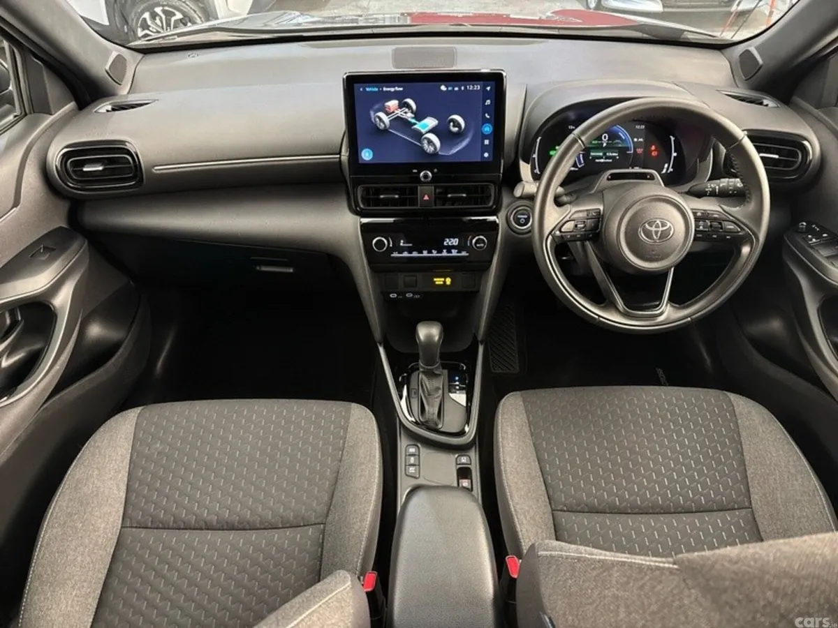 Toyota Yaris Cross Hatchback, Petrol Hybrid, 2026, Grey