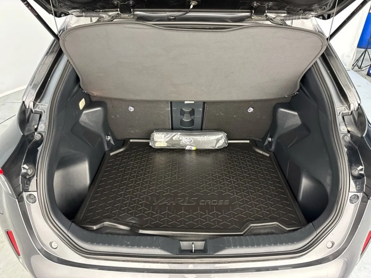 Toyota Yaris Cross Hatchback, Petrol Hybrid, 2026, Grey