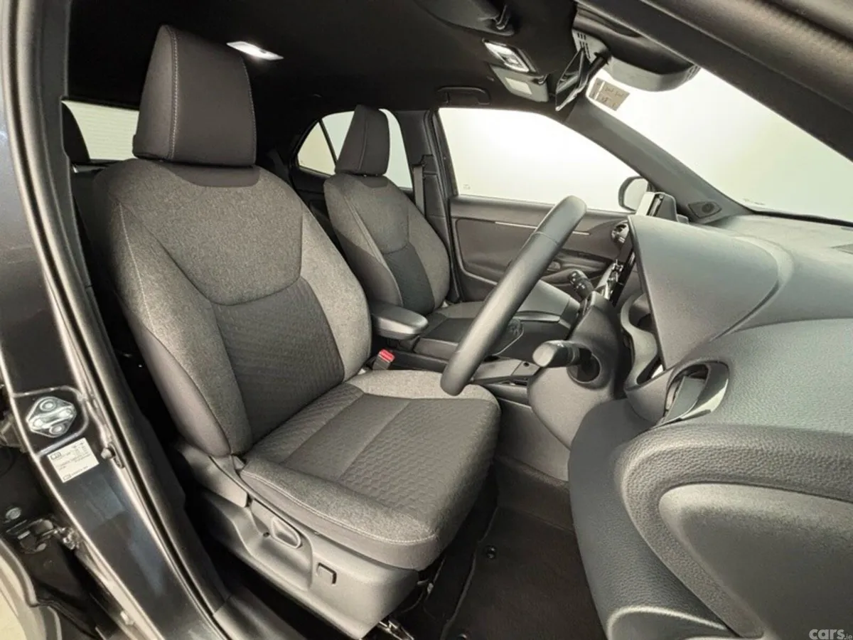 Toyota Yaris Cross Hatchback, Petrol Hybrid, 2026, Grey
