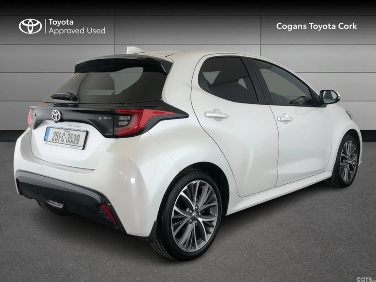 Toyota Yaris Hatchback, Petrol Hybrid, 2025, White