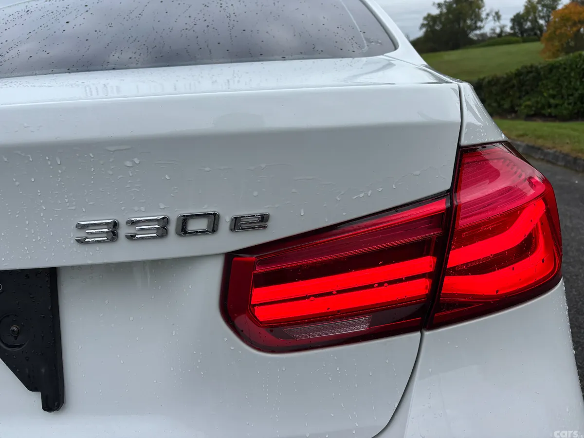 BMW 3-Series Saloon, Petrol Plug-in Hybrid, 2016, White