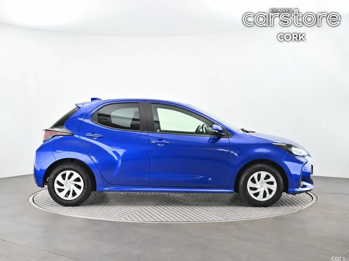 Toyota Yaris Hatchback, Petrol Hybrid, 2022, Blue
