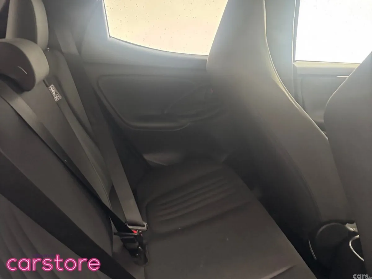Toyota Yaris Hatchback, Petrol Hybrid, 2022, Blue