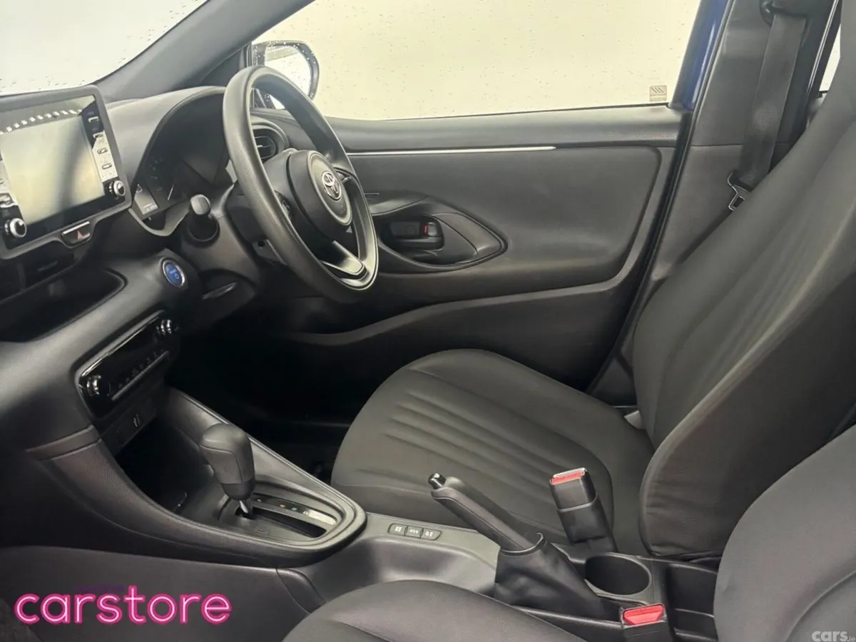 Toyota Yaris Hatchback, Petrol Hybrid, 2022, Blue