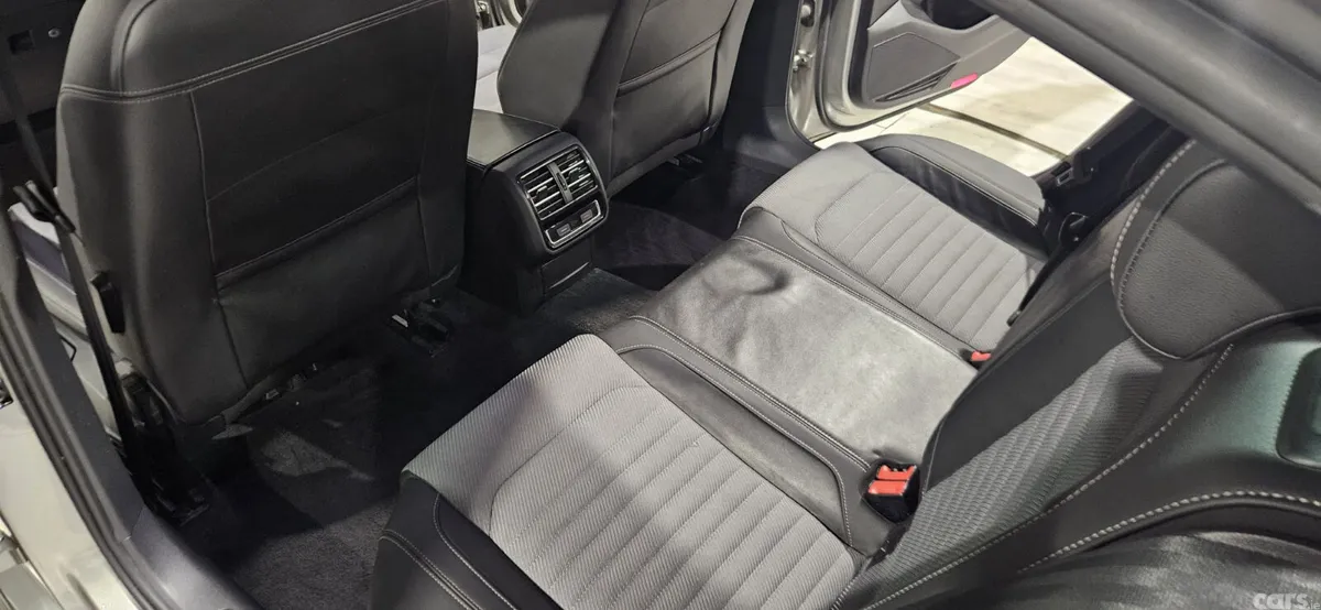 Volkswagen Passat Saloon, Diesel, 2015, Silver