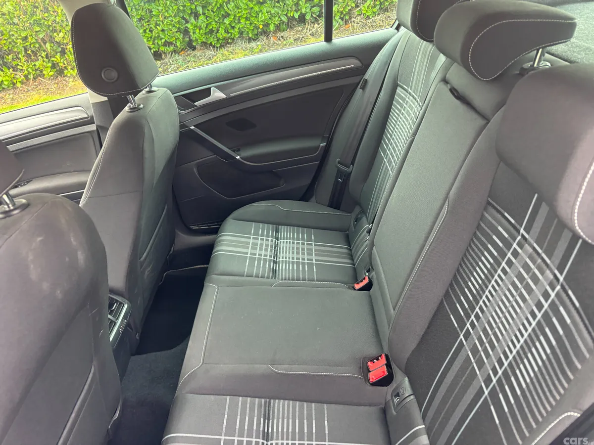 Volkswagen Golf Hatchback, Petrol, 2015, Silver