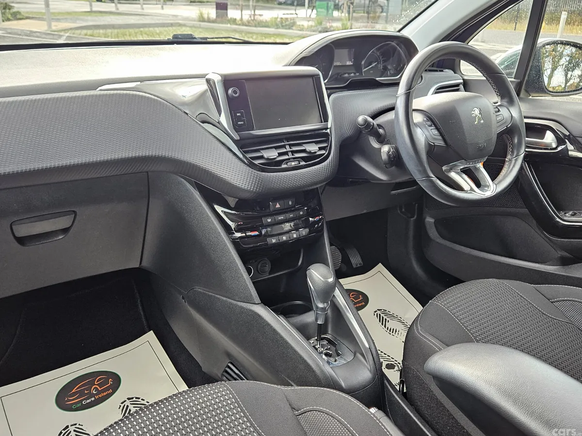 Peugeot 208 Hatchback, Petrol, 2016, Blue