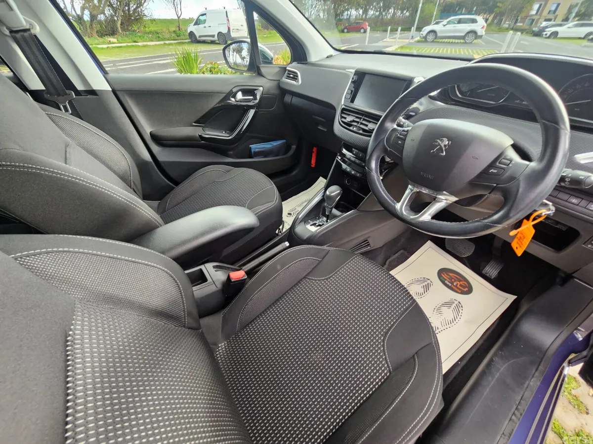 Peugeot 208 Hatchback, Petrol, 2016, Blue