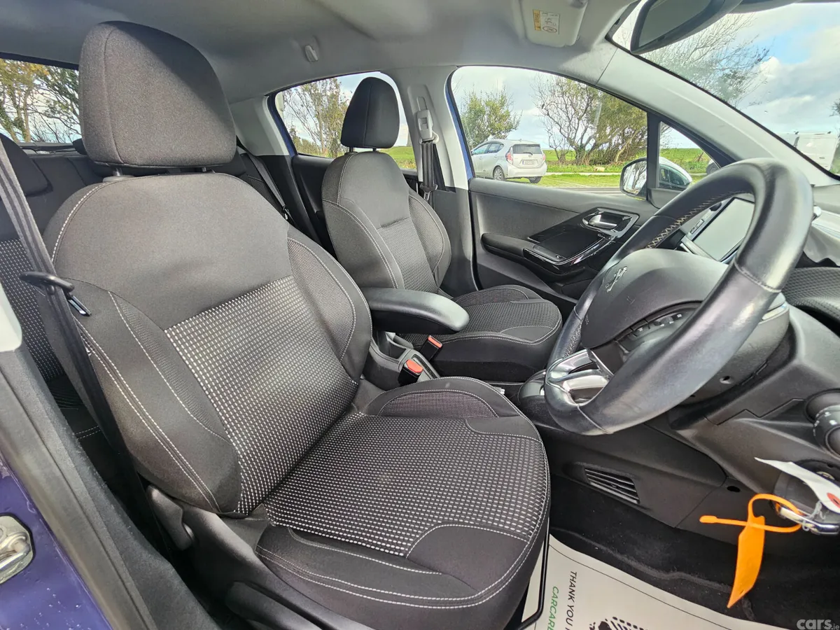 Peugeot 208 Hatchback, Petrol, 2016, Blue