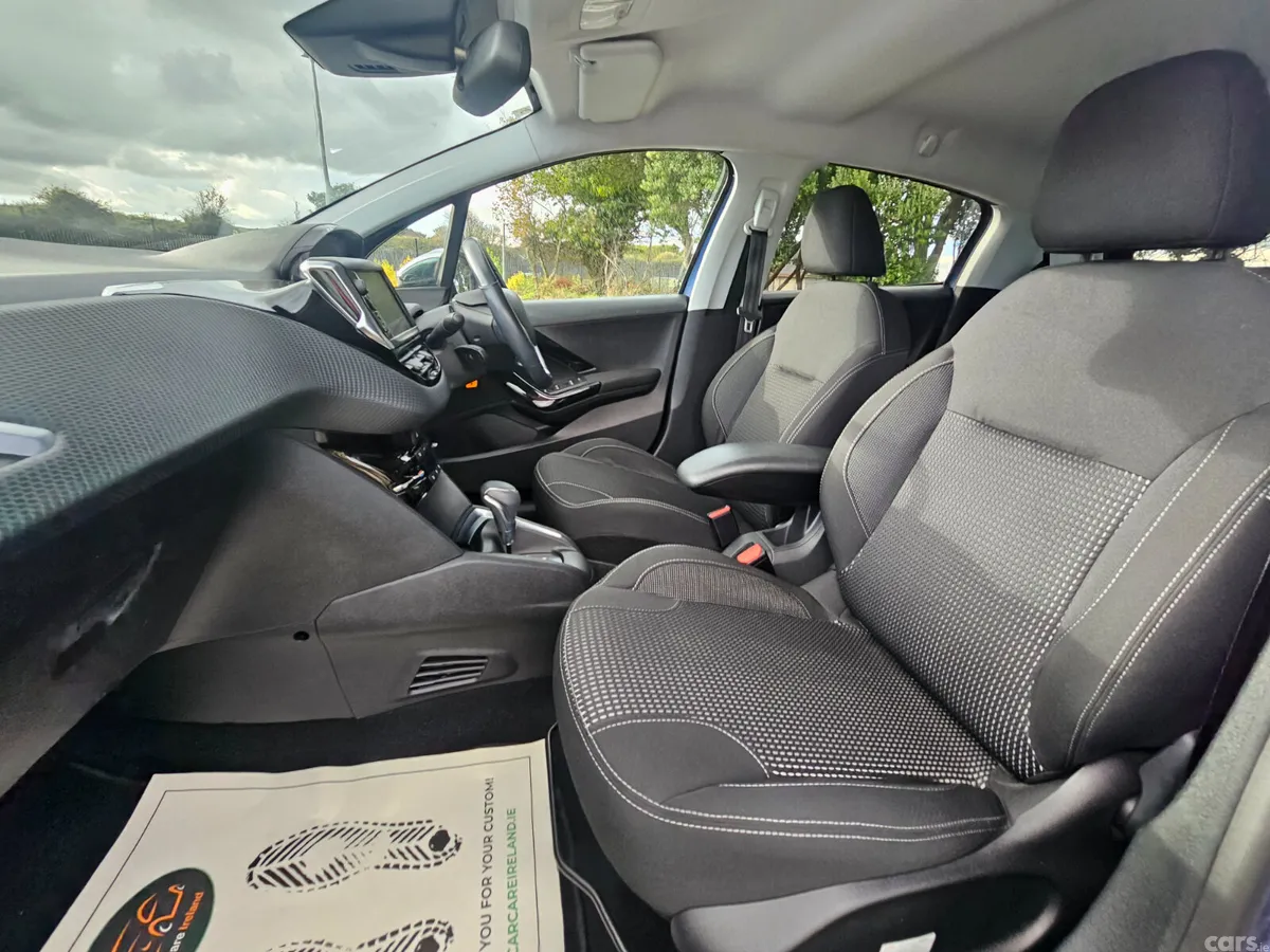 Peugeot 208 Hatchback, Petrol, 2016, Blue