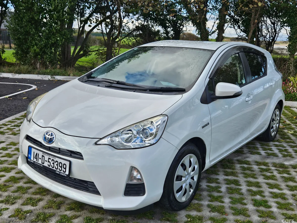 Toyota Aqua Hatchback, Petrol Hybrid, 2014, White
