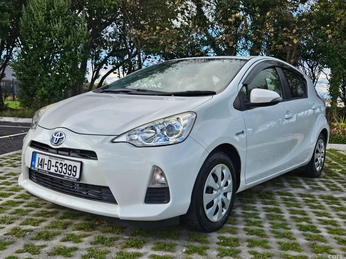 Toyota Aqua Hatchback, Petrol Hybrid, 2014, White
