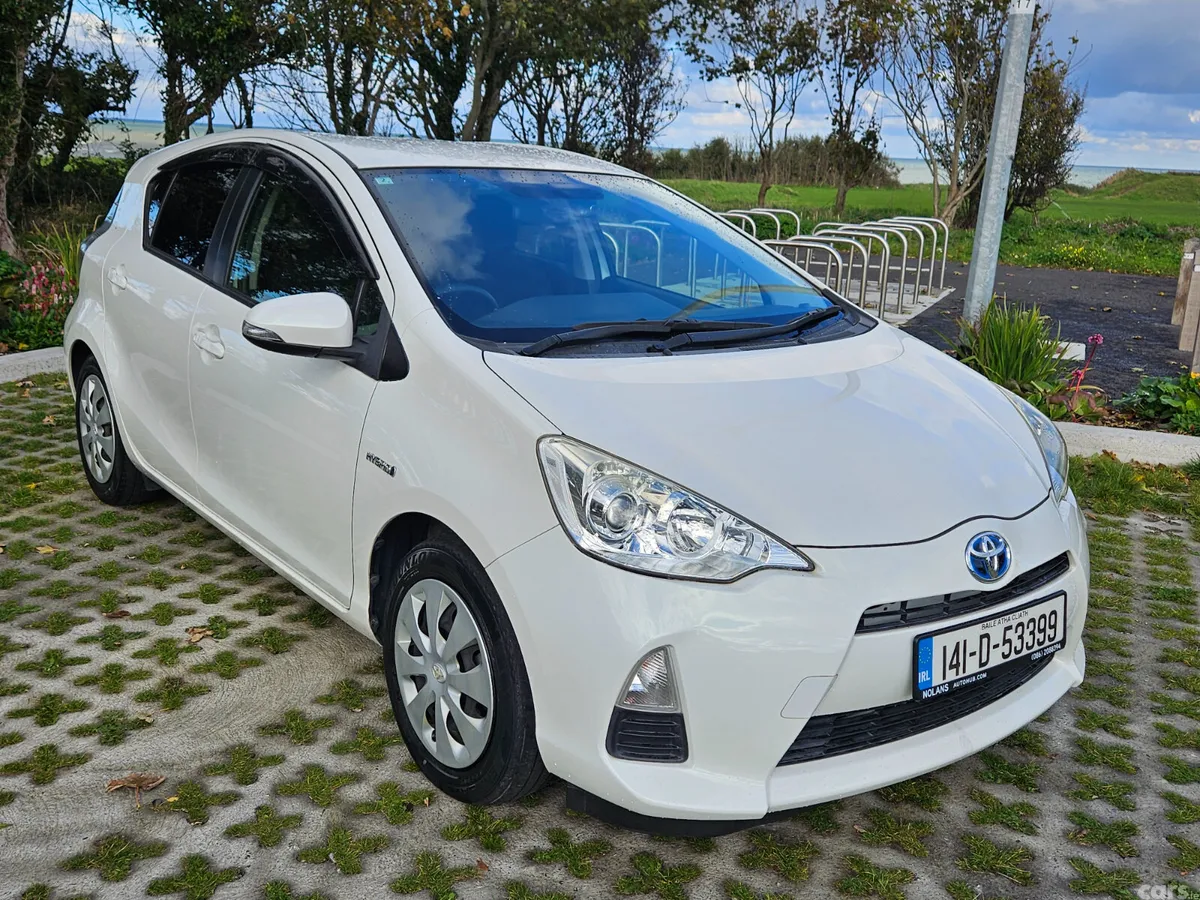 Toyota Aqua Hatchback, Petrol Hybrid, 2014, White
