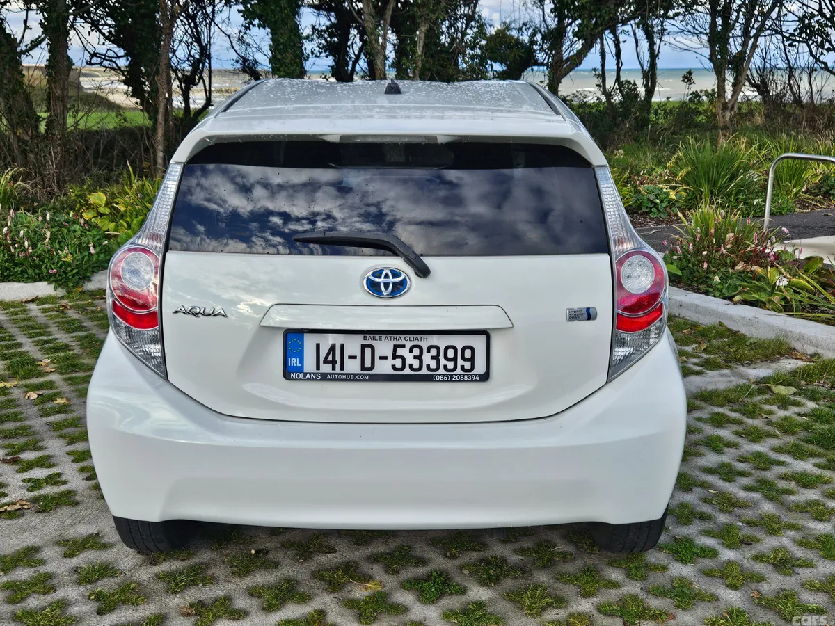 Toyota Aqua Hatchback, Petrol Hybrid, 2014, White