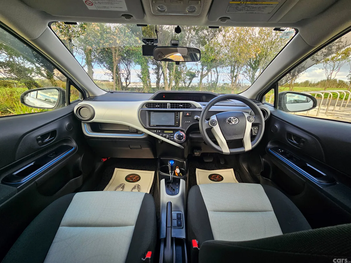 Toyota Aqua Hatchback, Petrol Hybrid, 2014, White