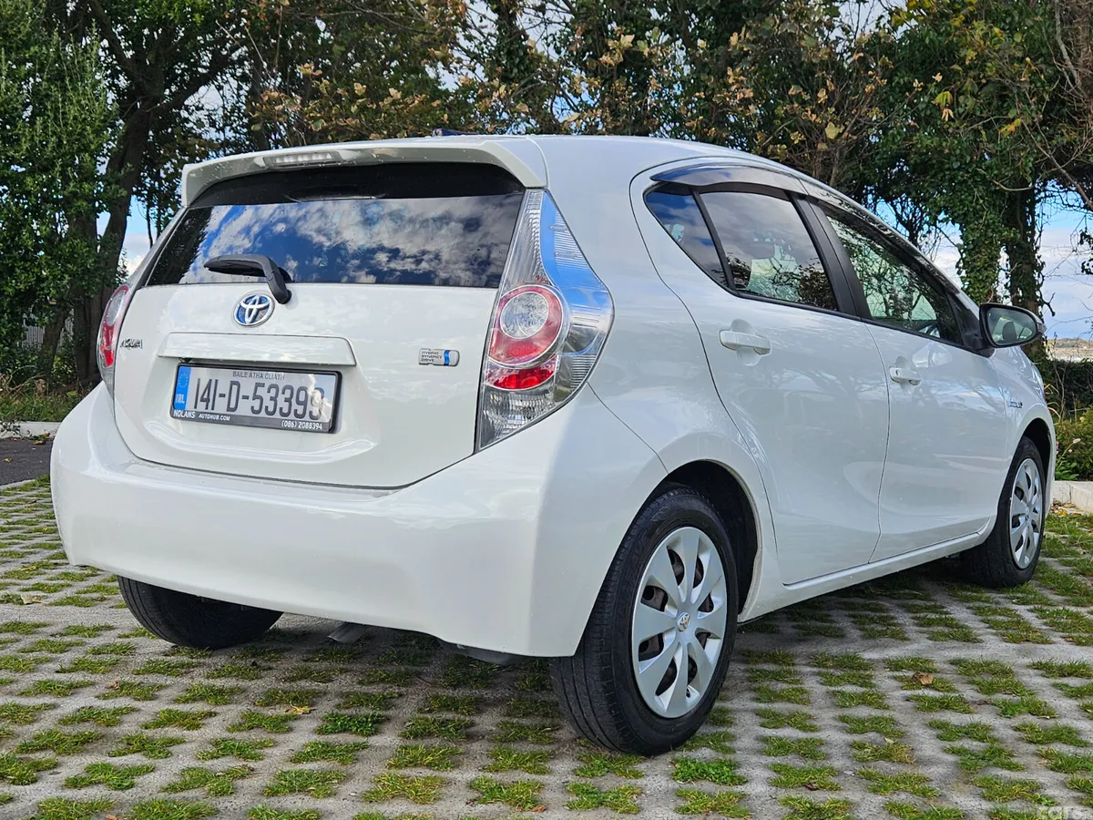 Toyota Aqua Hatchback, Petrol Hybrid, 2014, White