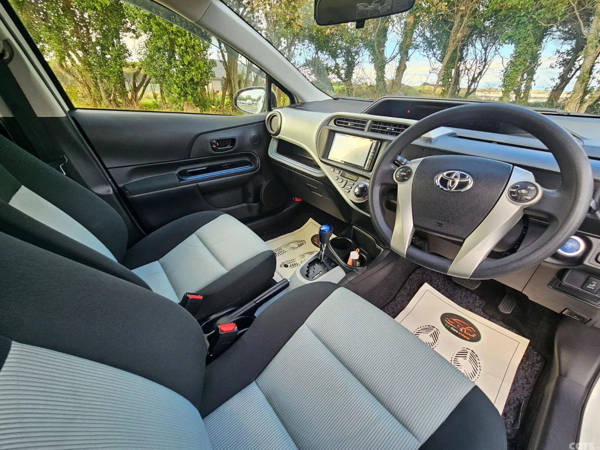 Toyota Aqua Hatchback, Petrol Hybrid, 2014, White