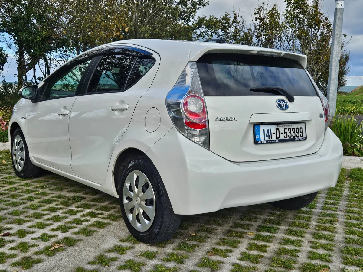 Toyota Aqua Hatchback, Petrol Hybrid, 2014, White