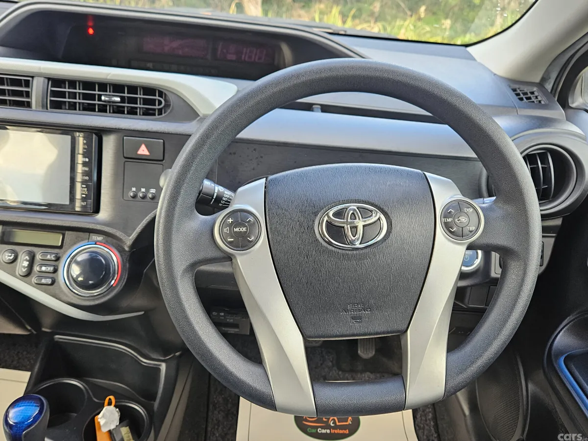 Toyota Aqua Hatchback, Petrol Hybrid, 2014, White