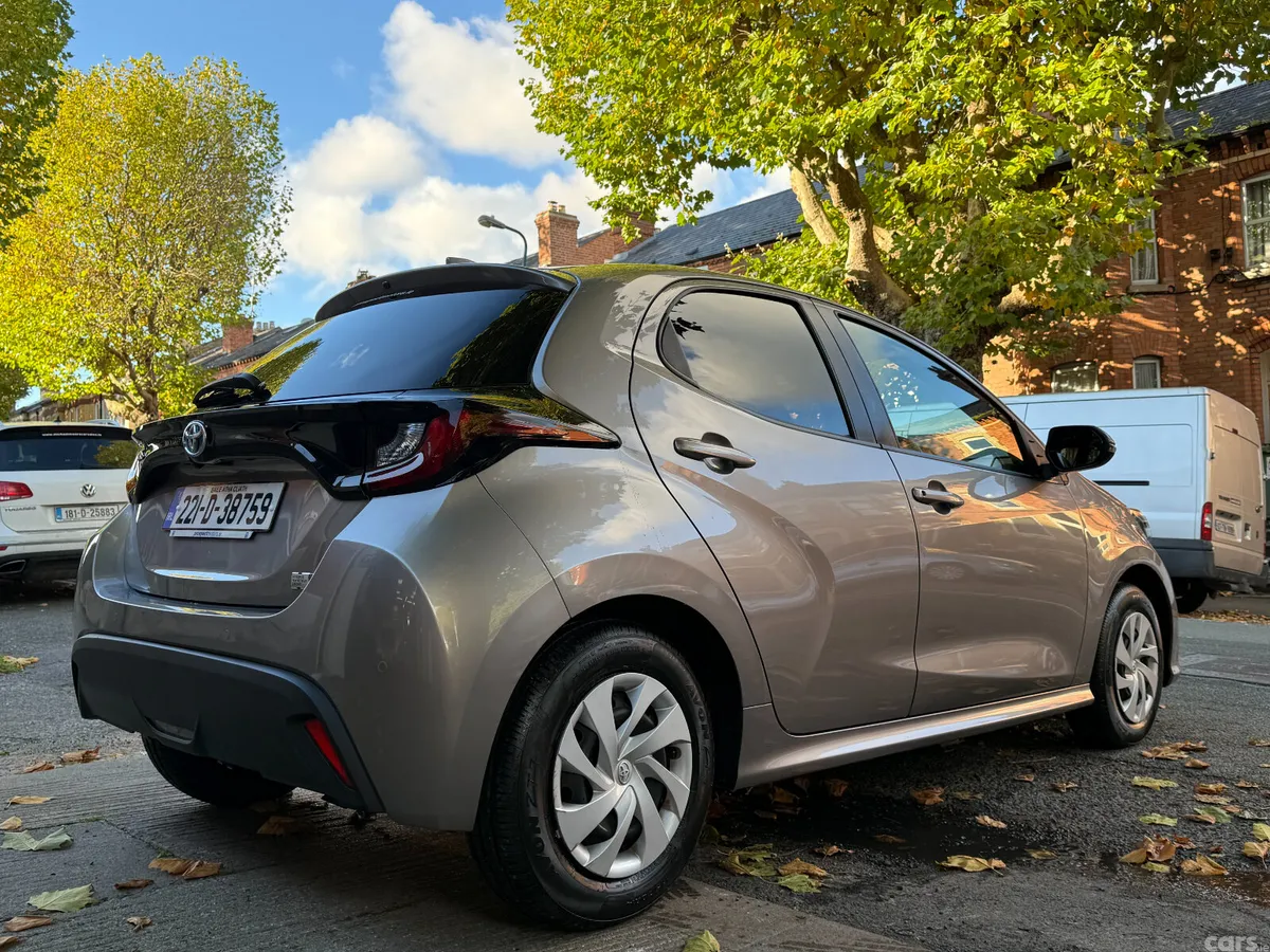 Toyota Yaris Hatchback, Petrol Hybrid, 2022, Grey