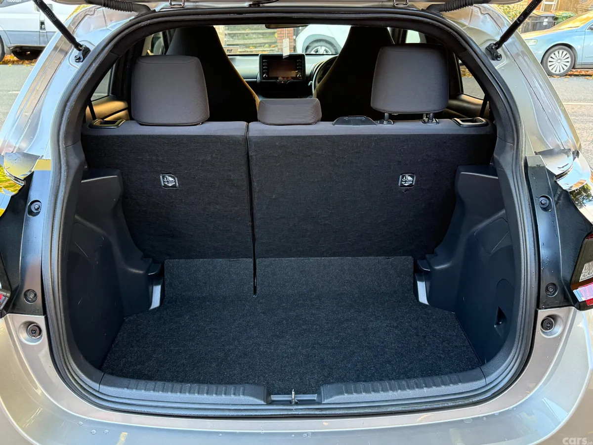 Toyota Yaris Hatchback, Petrol Hybrid, 2022, Grey