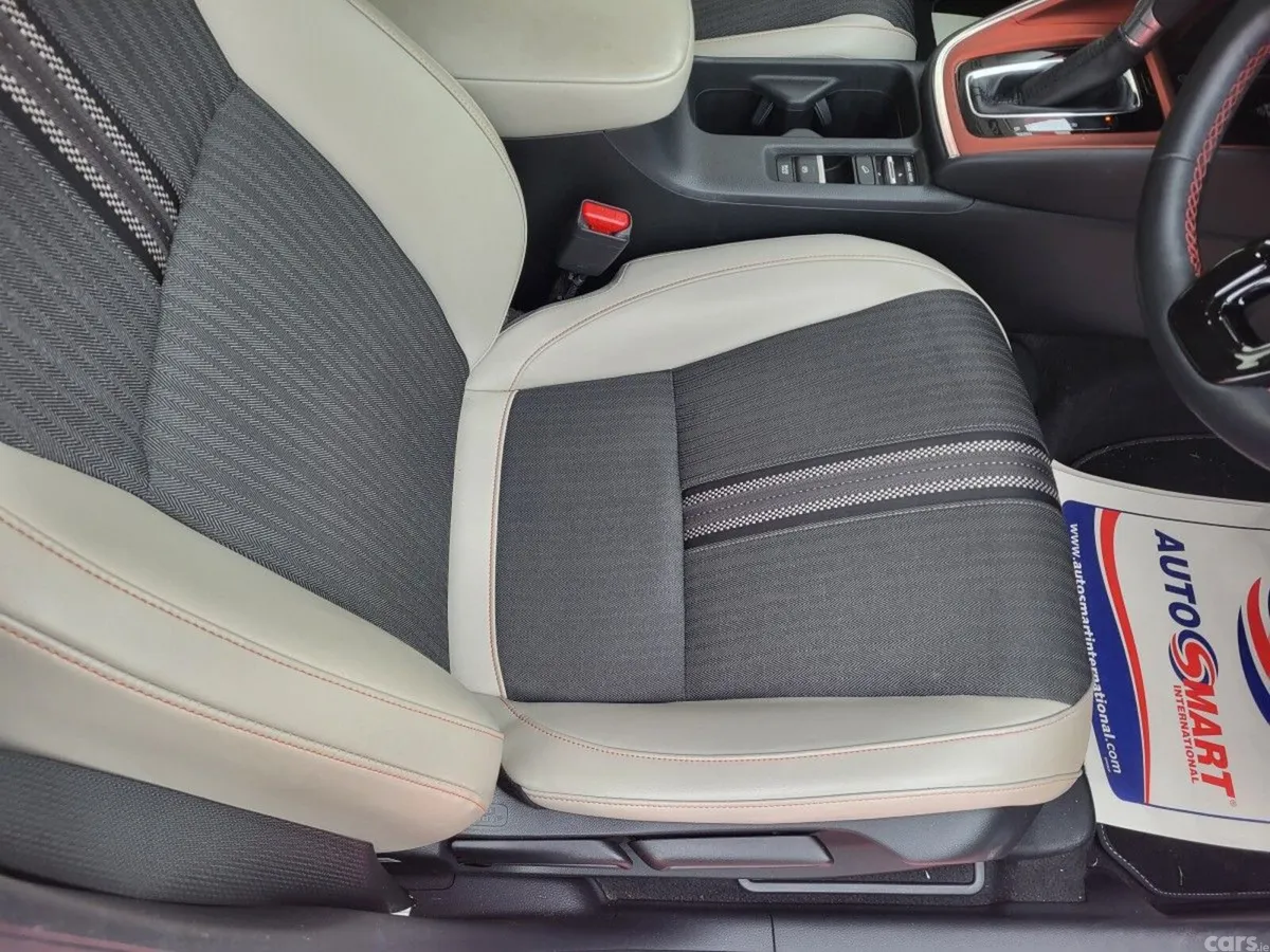 Honda HR-V SUV, Petrol Hybrid, 2023, White