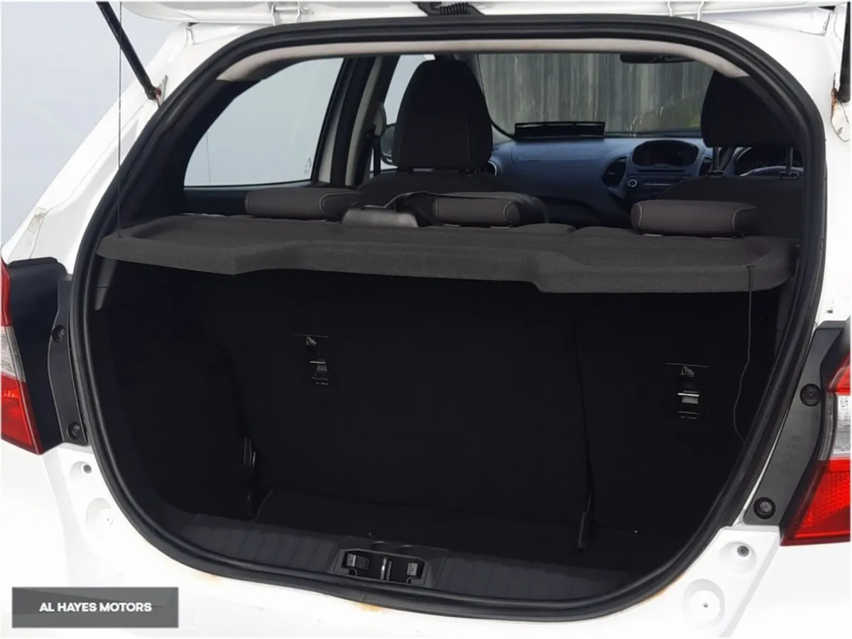 Ford KA Hatchback, Petrol, 2017, White