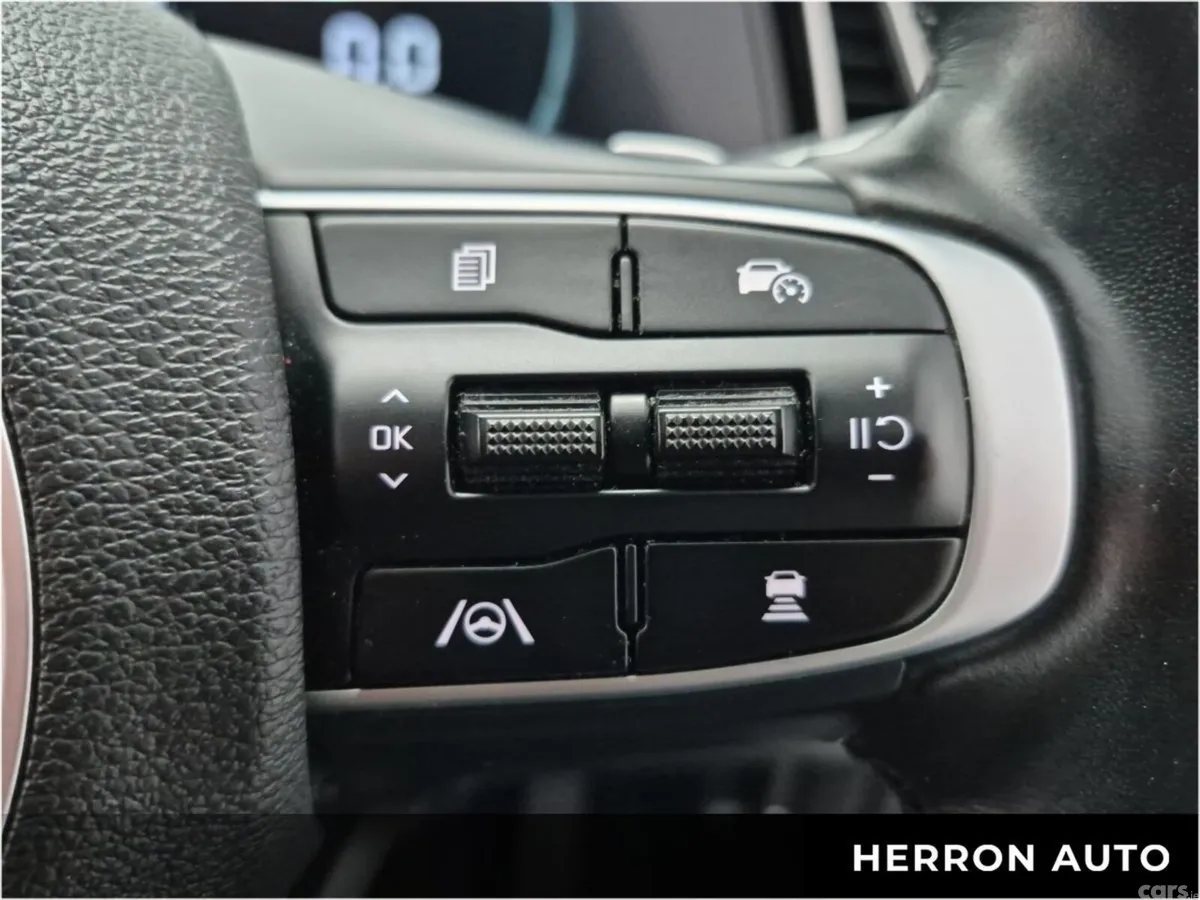 Kia Sportage SUV, Petrol Hybrid, 2023, White