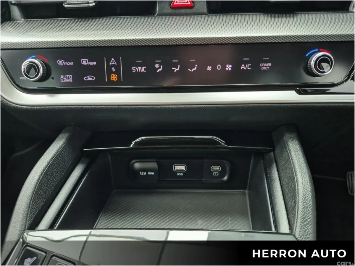 Kia Sportage SUV, Petrol Hybrid, 2023, White